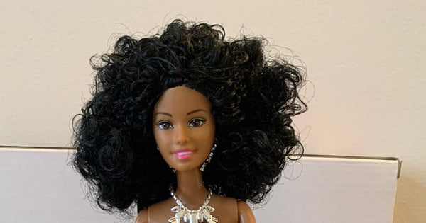 Poupée noires , poupées en robe de princesse, princesse ou reine noire ,  Maman Afro poupée noire avec une couronne 