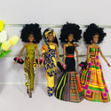 maman afro poupée pagne , poupée africaine, poupée qui portent le pagne africain  , le wax , poupée noire ; cheveux bouclées ; cheveux naturels ; cheveux crépus ;