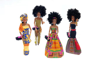 maman afro poupée pagne , poupée africaine, poupée qui portent le pagne africain  , le wax , poupée noire ; cheveux bouclées ; cheveux naturels ; cheveux crépus ;